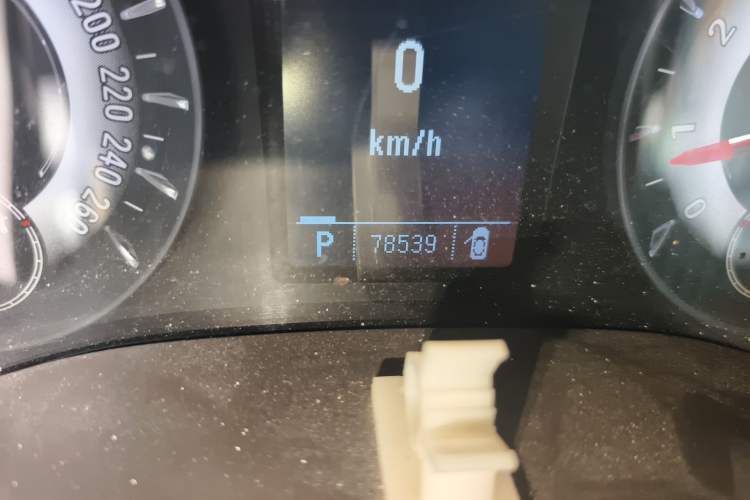 Used Roewe 950 2012 2.0L Comfort Edition Odometer Close Up
