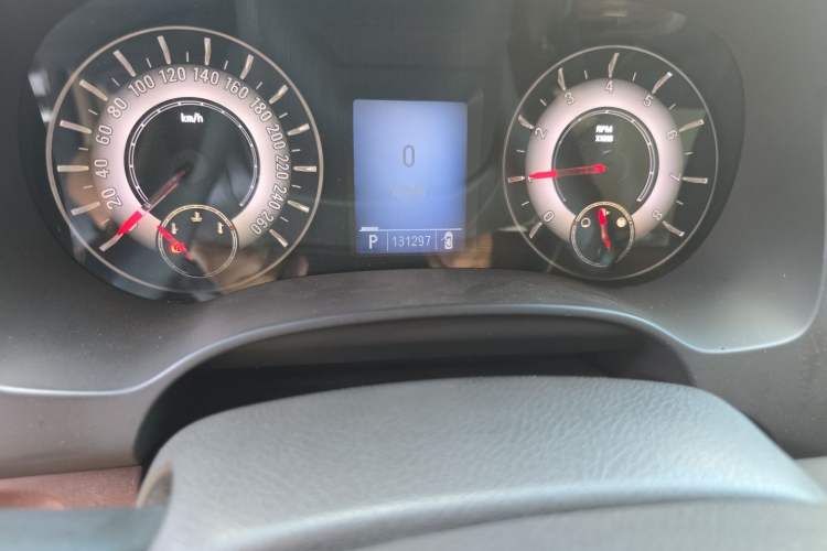 Used Roewe 950 2012 2.0L Elegant Edition Odometer Close Up