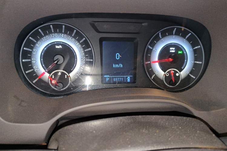 Used Roewe 950 2012 2.0L Comfort Edition Odometer Close Up
