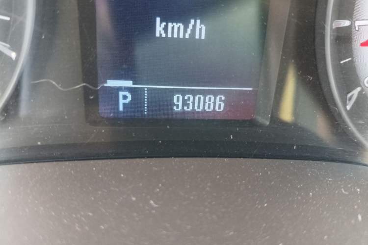 Used Roewe 950 2012 2.0L Comfort Edition Odometer Close Up