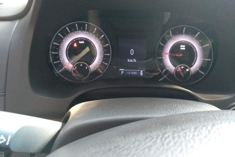 Used Roewe 950 2012 2.4L Luxury Edition Odometer Close Up
