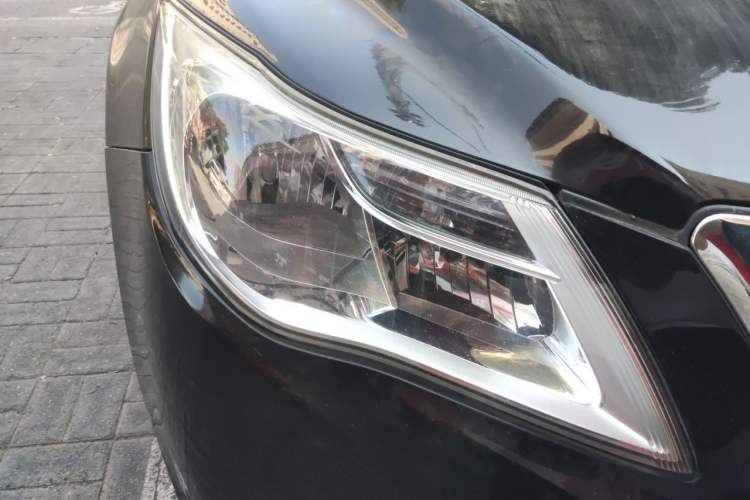Used Roewe 950 2012 2.0L Comfort Edition Right Front Headlight