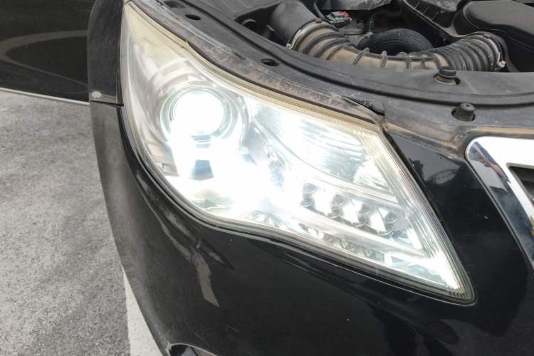Used Roewe 950 2012 2.4L Luxury Edition Right Front Headlight