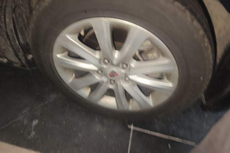 Used Roewe 950 2012 2.0L Comfort Edition Right Front Wheel Hub