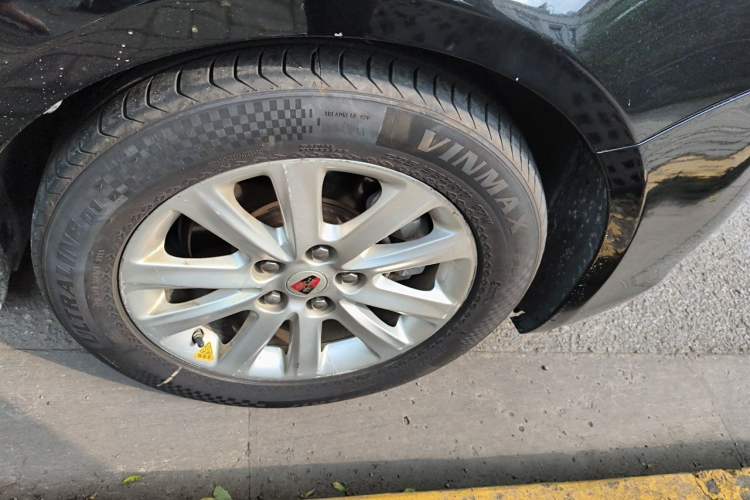 Used Roewe 950 2012 2.0L Comfort Edition Right Front Wheel Hub