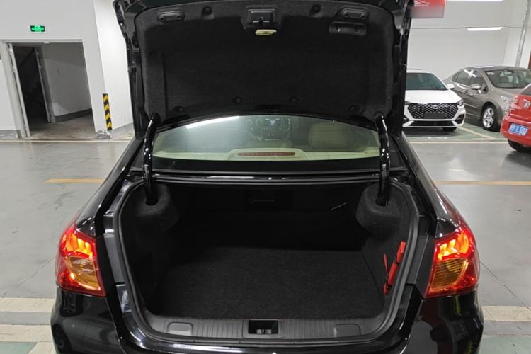 Used Roewe 950 2012 2.0L Elegant Edition Trunk