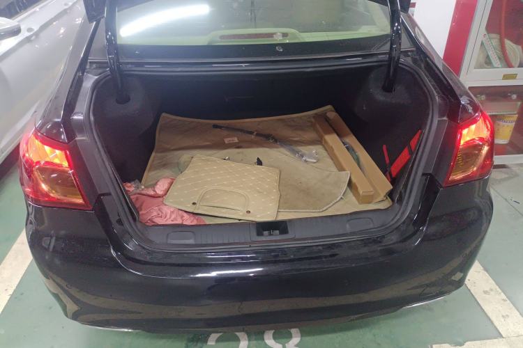 Used Roewe 950 2012 2.0L Elegant Edition Trunk