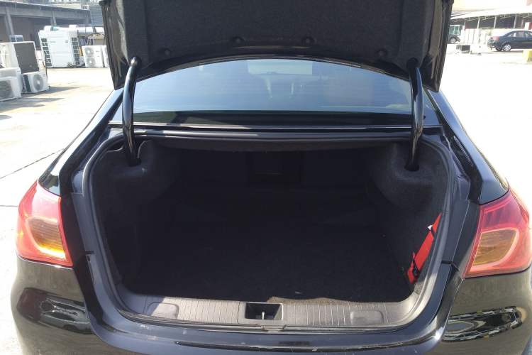 Used Roewe 950 2012 2.4L Luxury Edition Trunk