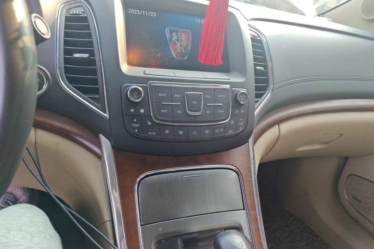 Used Roewe 950 2012 2.4L Luxury Executive Edition Audio And AC Panel