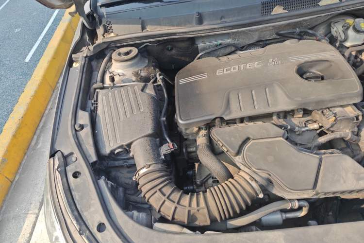 Used Roewe 950 2012 2.4L Luxury Executive Edition Engine Bay Right