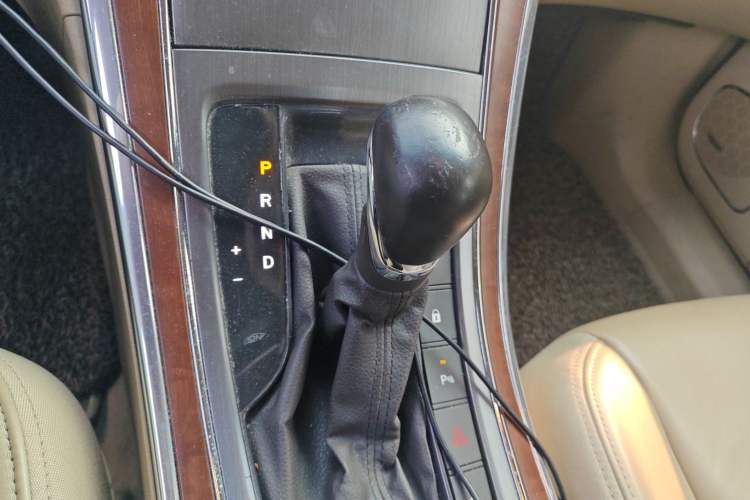 Used Roewe 950 2012 2.4L Luxury Executive Edition Gear Lever