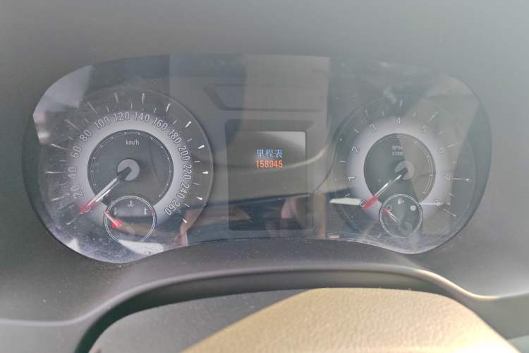 Used Roewe 950 2012 2.4L Luxury Executive Edition Odometer Close Up