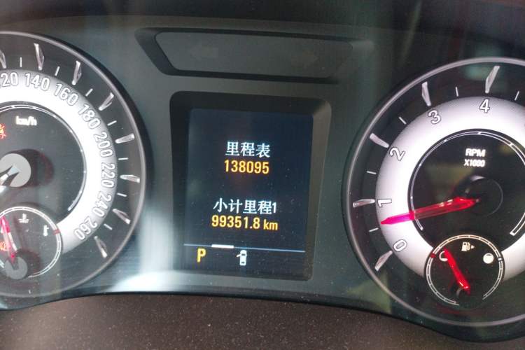 Used Roewe 950 2012 2.4L Luxury Executive Edition Odometer Close Up