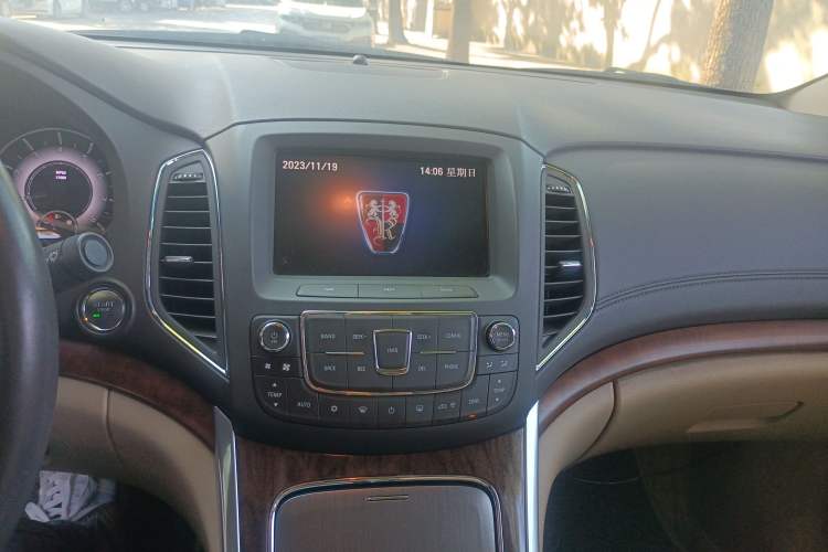 Used Roewe 950 2012 2.4L Luxury Executive Edition Audio And AC Panel