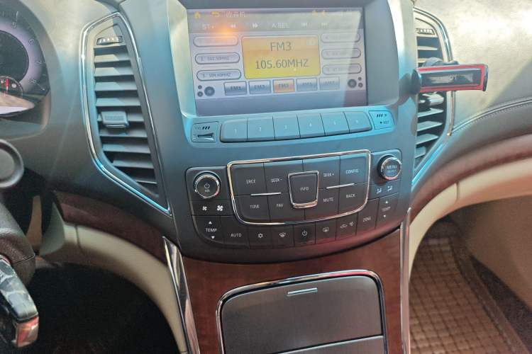Used Roewe 950 2012 2.0L Comfort Edition Audio And AC Panel