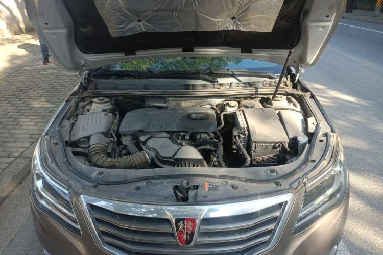 Used Roewe 950 2012 2.4L Luxury Executive Edition Engine Bay