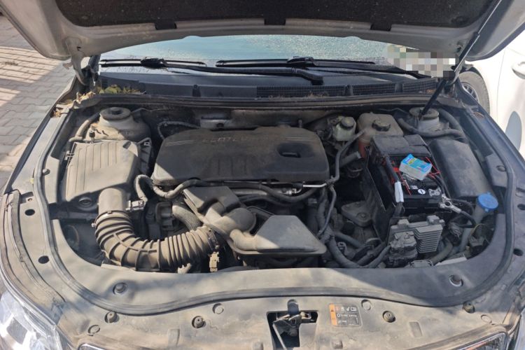 Used Roewe 950 2012 2.0L Comfort Edition Engine Bay