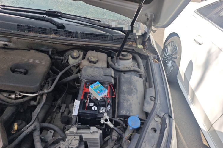 Used Roewe 950 2012 2.0L Comfort Edition Engine Bay Left