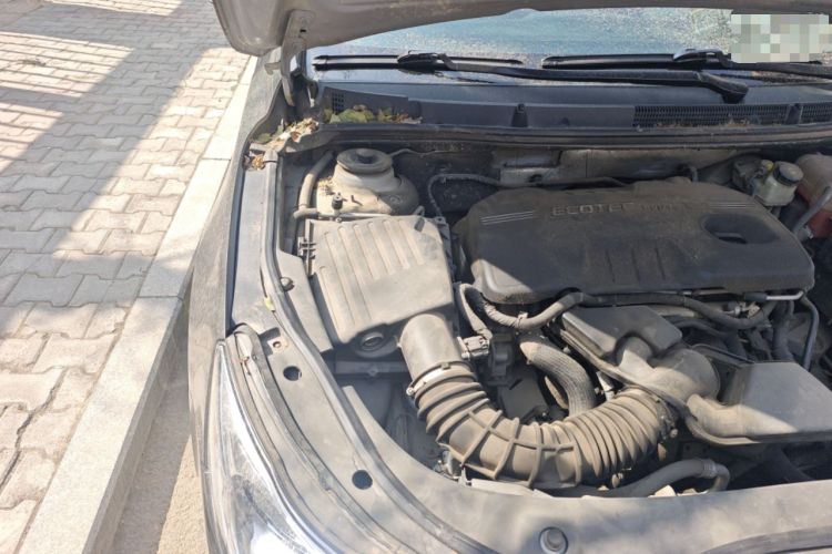 Used Roewe 950 2012 2.0L Comfort Edition Engine Bay Right