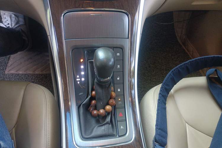 Used Roewe 950 2012 2.4L Luxury Executive Edition Gear Lever