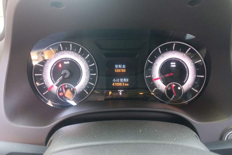 Used Roewe 950 2012 2.4L Luxury Executive Edition Odometer Close Up