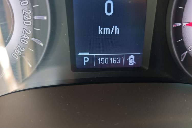 Used Roewe 950 2012 2.0L Comfort Edition Odometer Close Up