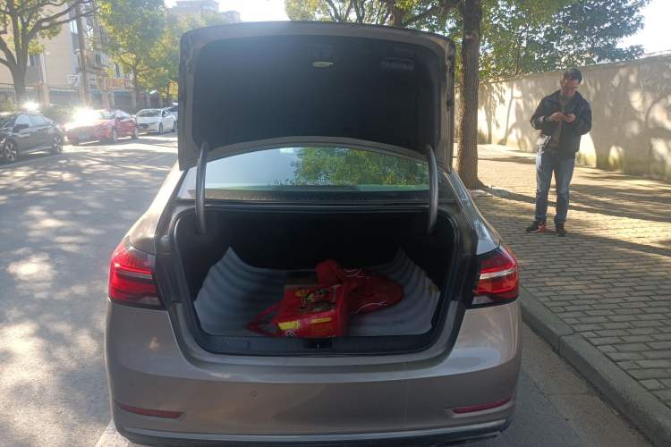 Used Roewe 950 2012 2.4L Luxury Executive Edition Trunk