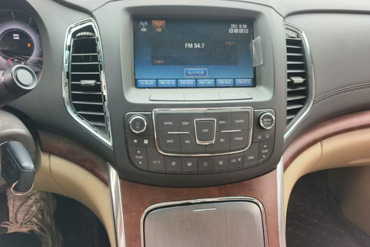 Used Roewe 950 2012 2.0L Elegant Edition Audio And AC Panel