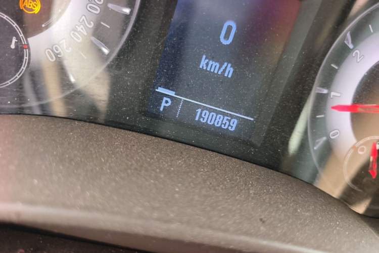 Used Roewe 950 2012 2.0L Elegant Edition Odometer Close Up