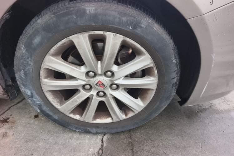 Used Roewe 950 2012 2.0L Elegant Edition Right Front Wheel Hub