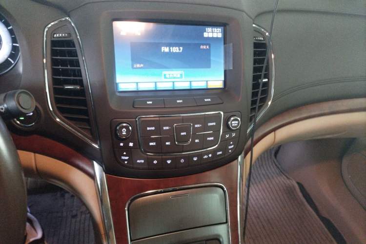 Used Roewe 950 2012 2.4L Luxury Edition Audio And AC Panel