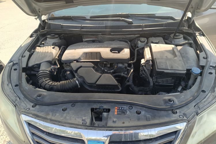 Used Roewe 950 2012 2.4L Luxury Edition Engine Bay