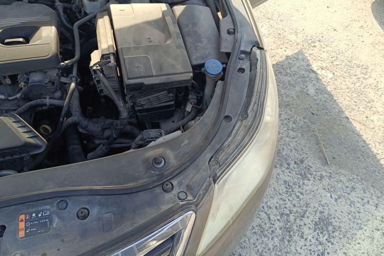 Used Roewe 950 2012 2.4L Luxury Edition Engine Bay Left