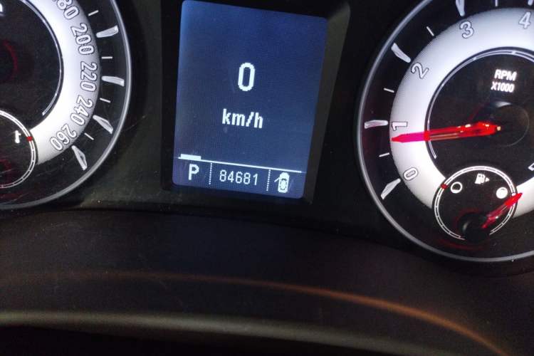Used Roewe 950 2012 2.4L Luxury Edition Odometer Close Up
