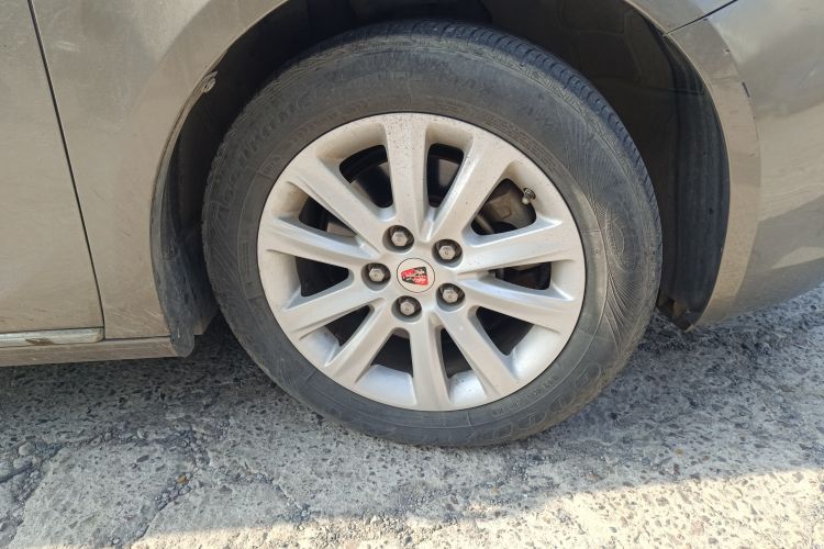 Used Roewe 950 2012 2.4L Luxury Edition Right Front Wheel Hub
