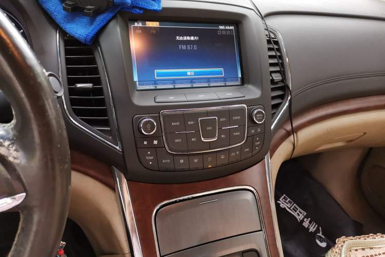 Used Roewe 950 2012 2.0L Elegant Edition Audio And AC Panel