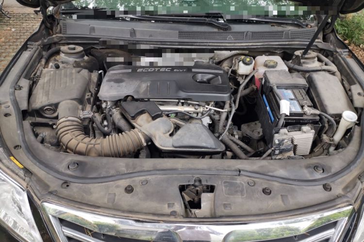 Used Roewe 950 2012 2.0L Elegant Edition Engine Bay