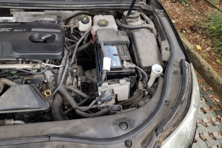 Used Roewe 950 2012 2.0L Elegant Edition Engine Bay Left
