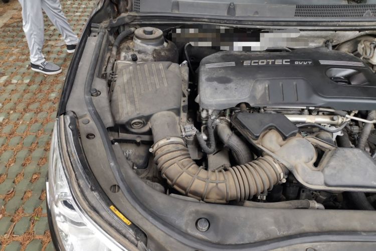 Used Roewe 950 2012 2.0L Elegant Edition Engine Bay Right