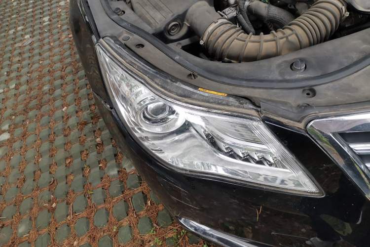 Used Roewe 950 2012 2.0L Elegant Edition Right Front Headlight