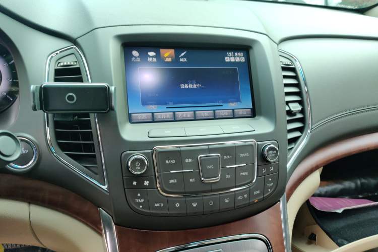 Used Roewe 950 2012 2.4L Luxury Edition Audio And AC Panel