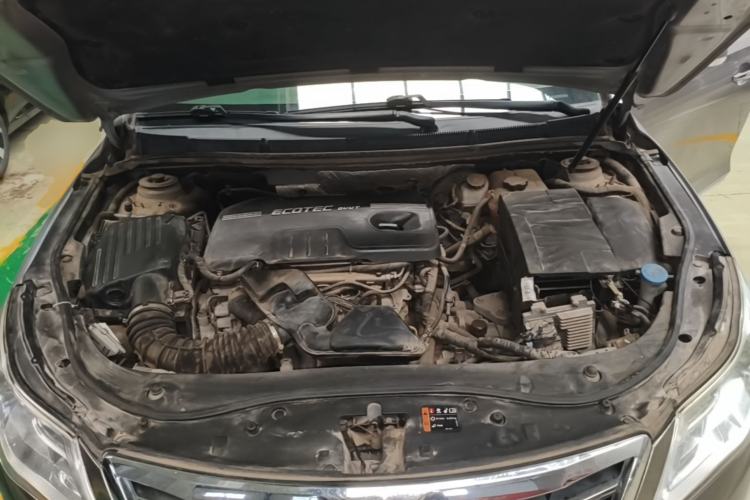Used Roewe 950 2012 2.0L Comfort Edition Engine Bay