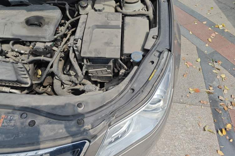 Used Roewe 950 2012 2.4L Luxury Edition Engine Bay Left