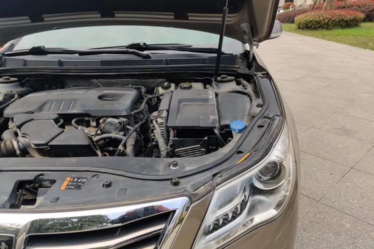 Used Roewe 950 2012 2.4L Luxury Edition Engine Bay Left