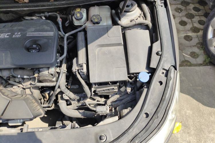 Used Roewe 950 2012 2.4L Luxury Edition Engine Bay Left