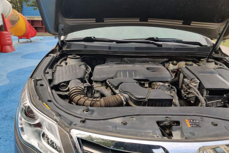 Used Roewe 950 2012 2.4L Luxury Edition Engine Bay Right