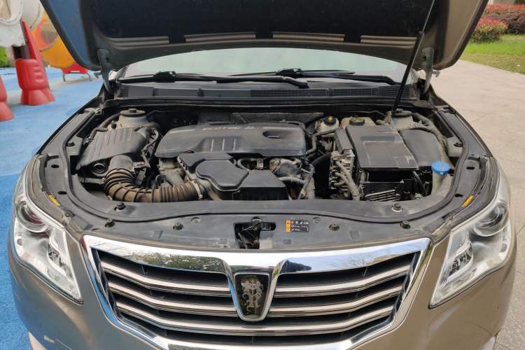 Used Roewe 950 2012 2.4L Luxury Edition Engine Bay