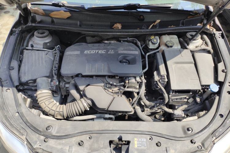 Used Roewe 950 2012 2.4L Luxury Edition Engine Bay