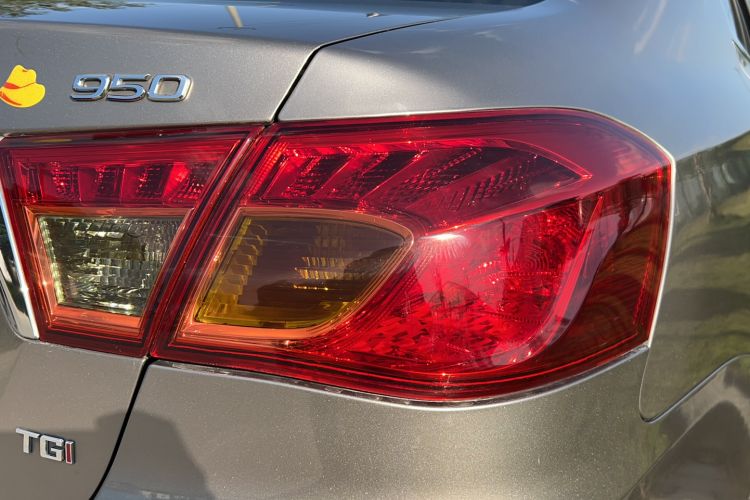 Used Roewe 950 2012 2.4L Luxury Executive Edition Exterior 10