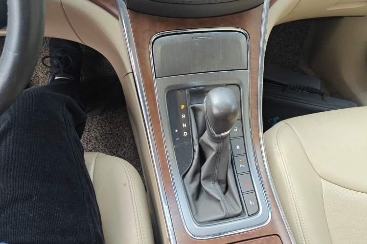 Used Roewe 950 2012 2.4L Luxury Edition Gear Lever